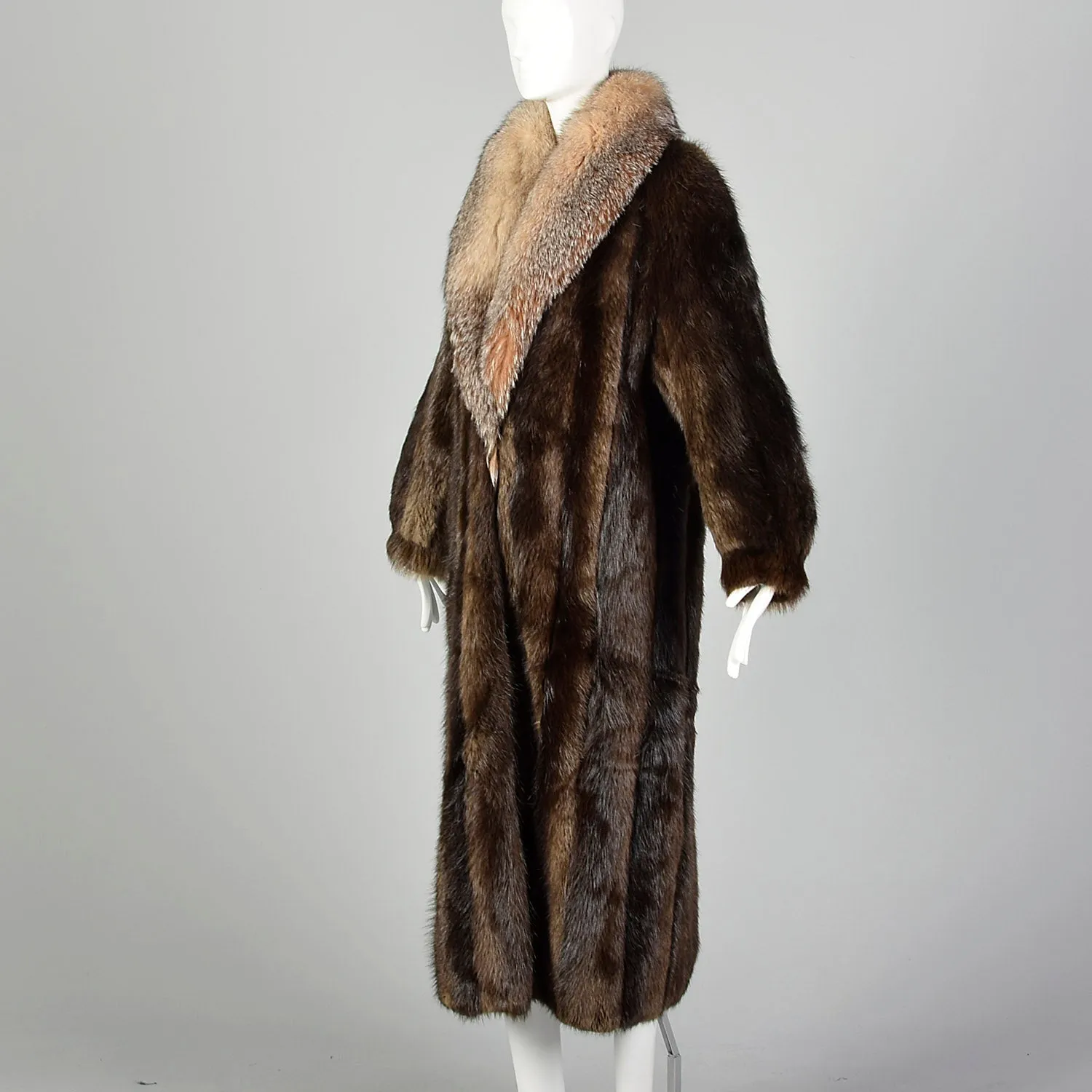 Medium 1980s Brown Long Hair Beaver Fur Coat