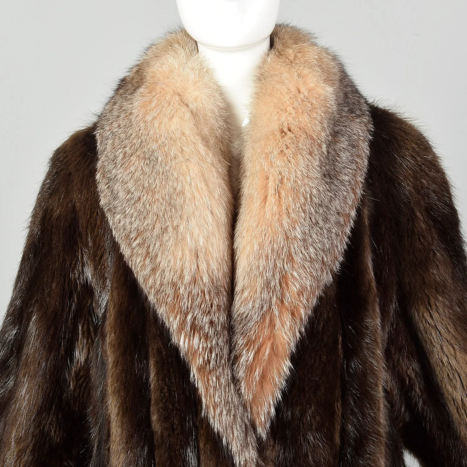 Medium 1980s Brown Long Hair Beaver Fur Coat