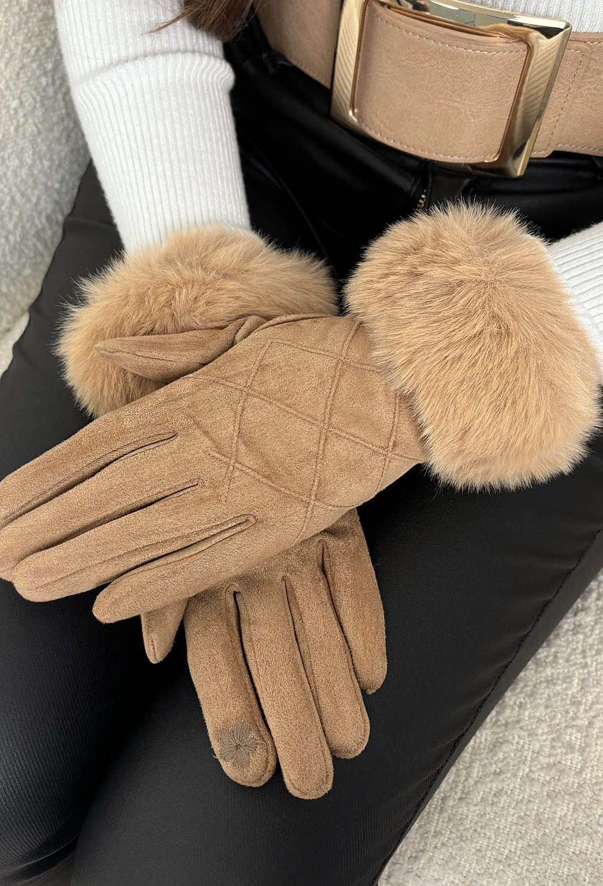 Valeria Tan Faux Fur Trim Gloves